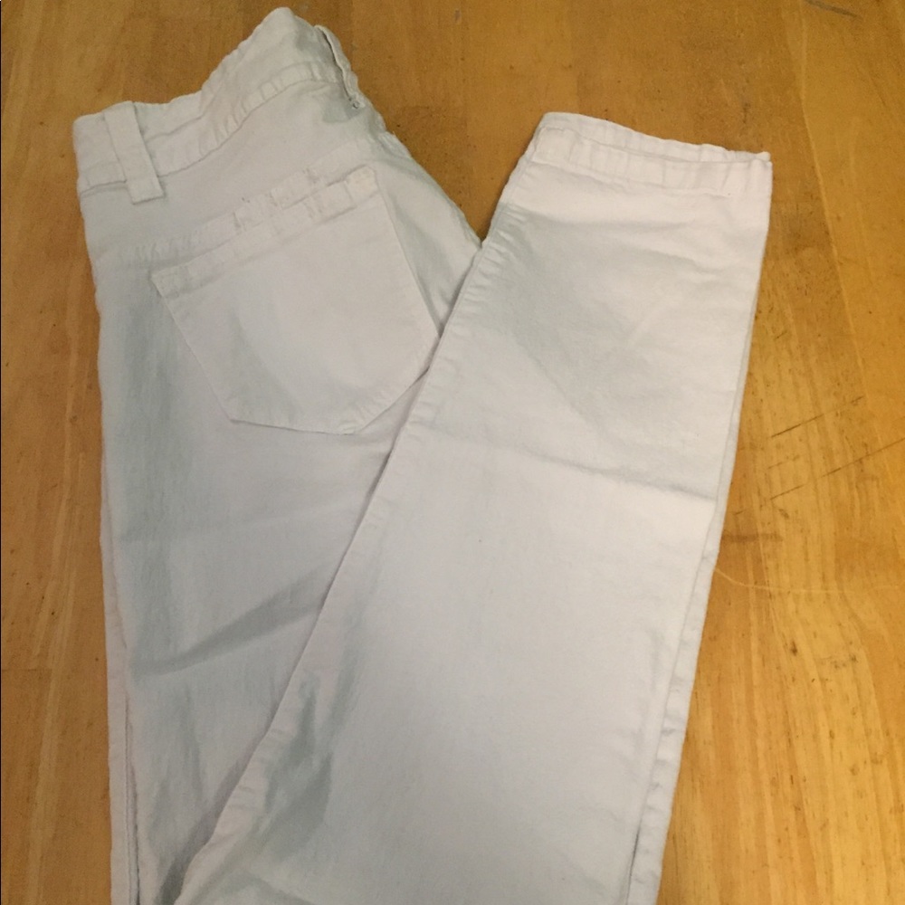 White curvify jeans